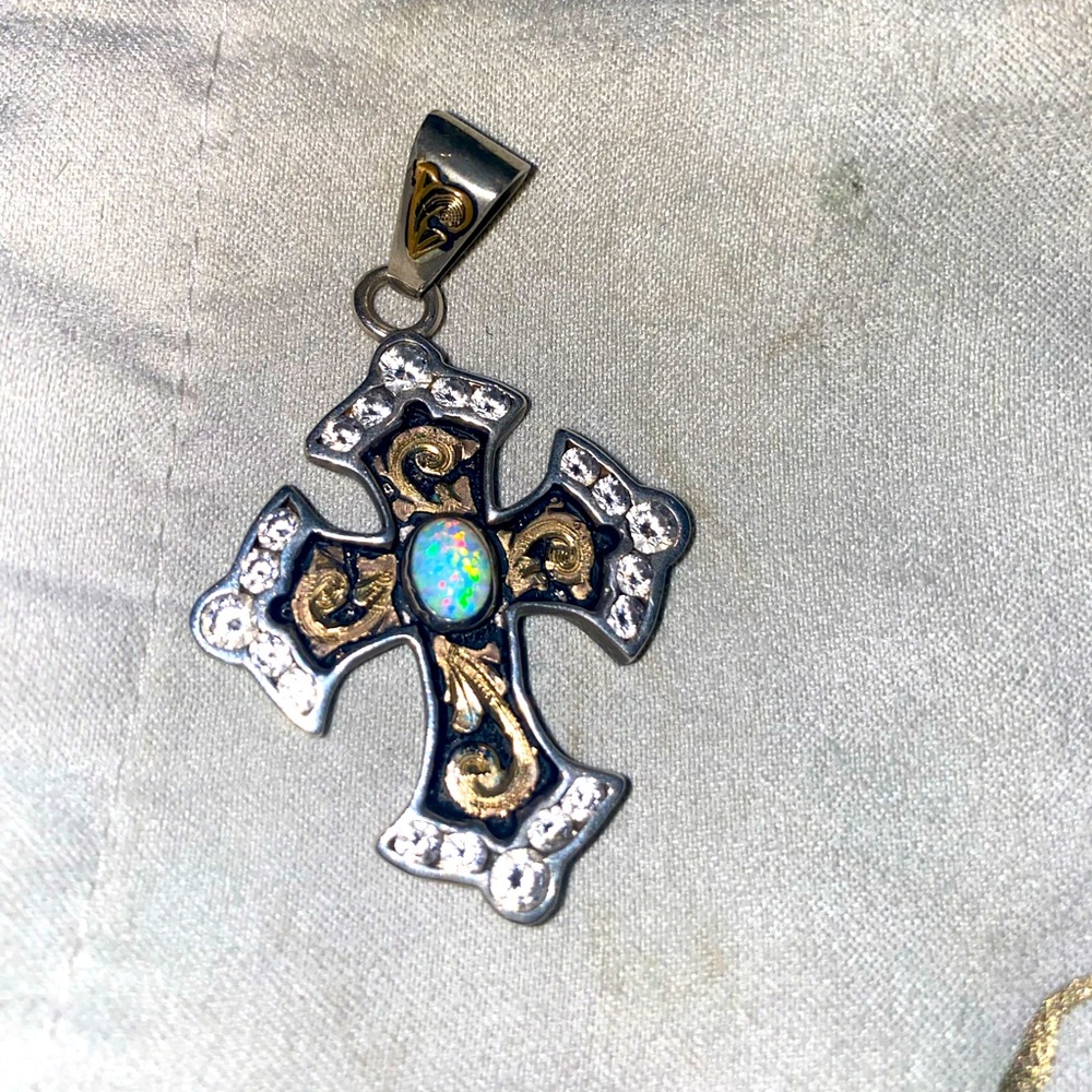 Hyo silver pendant